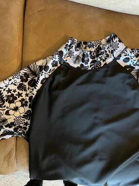 Skins Black and White Floral Rash Guard spf top